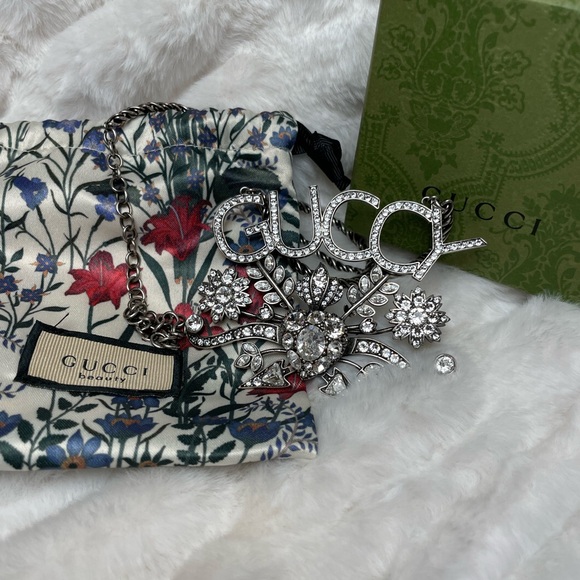 GUCCI GUCCY CRYSTAL RHINESTONE NECKLACE WITH JEWELRY BAG, BOX AND GIFT BAG - Picture 5 of 5